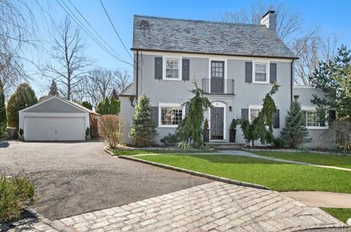 6 Circle Hill Rd, New Rochelle, NY 10803-3504