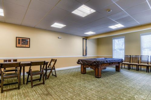 307 Regency Pl, Woodbridge NJ  07095-1032 exterior