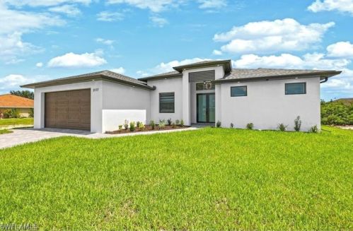 2257 2nd Ter, Cape Coral, FL 33990-1406