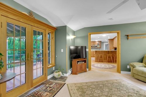 15 Danbury Cir, Amherst NH  03031-2016 exterior