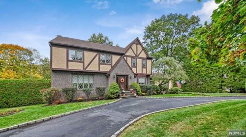 6 Lee Way, Oakland, NJ 07436-2207