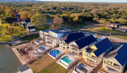 3200 River Oaks Dr, Lakeside Heights, TX 78639-5225