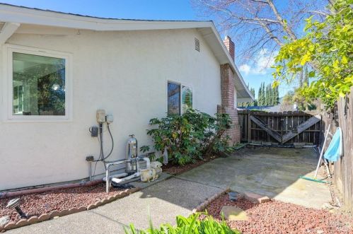 681 Seville Ln, Vacaville CA  95688-2044 exterior