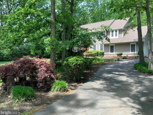 127 Oak Leaf Rd, Berlin Boro, NJ 08009-9667