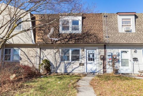 220 Country Club Dr, Maybrook, NY 12543-1114