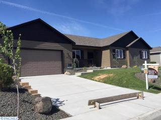 457 Charbonneau Dr, Richland, WA 99352-8677