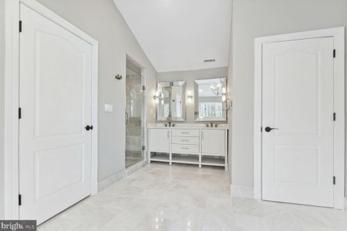 209 River Bend Rd, Great Falls VA  22066-4141 exterior