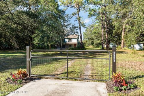 3884 Sterling St, Mims, FL 32754-5010