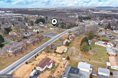 19 Locust Cir, Navy Sup Dpt PA  17050-3192 exterior