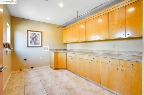 13349 Campus Dr, Oakland CA  94619-3709 exterior