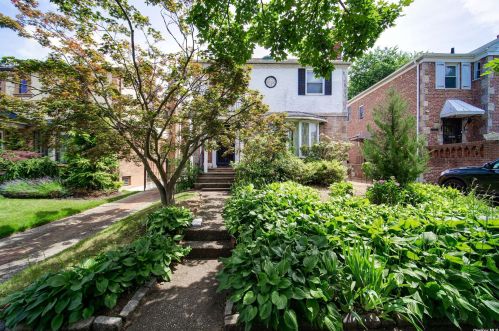 81-23 192nd St, Jamaica, NY 11432-1042