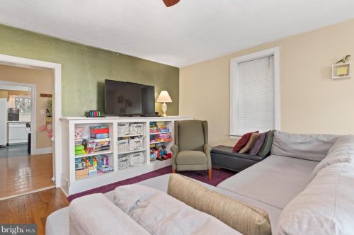246 Main St, Camp Hill, PA 17011-6330