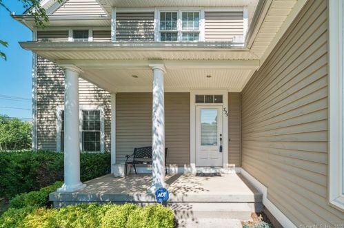 795 Pine St, Middletown, CT 06457-4176