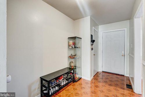 15049 Cherrydale Dr, Woodbridge, VA 22193-5336