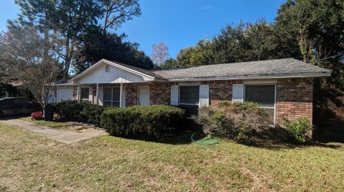 5745 Leesway Blvd, Pensacola, FL 32504-7727