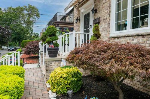 75 41st St, Bayonne, NJ 07002-4802