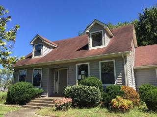 111 Kennedy Dr, Columbia, TN 38401-4599