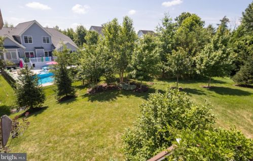 15909 Paynes Farm Dr, Haymarket VA  20169-8123 exterior