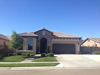 5870 Booker Ave, Fresno, CA 93727-9024
