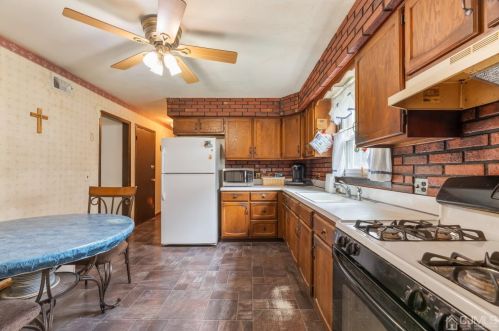 60 Schoolhouse Ln, East Brunswick NJ  08816-1251 exterior