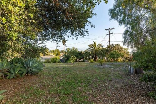 1992 Warmlands Ave, Vista CA  92084-3332 exterior