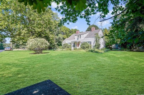 1884 Sound Ave, Baiting Hollow, NY 11933-1040