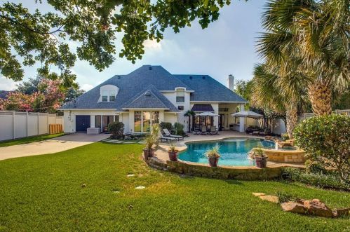 6745 Country Club Cir, Dallas TX  75214-4021 exterior