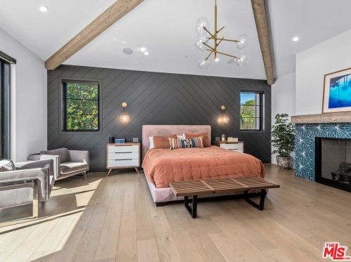 12226 Huston St, North Hollywood CA  91607-3617 exterior