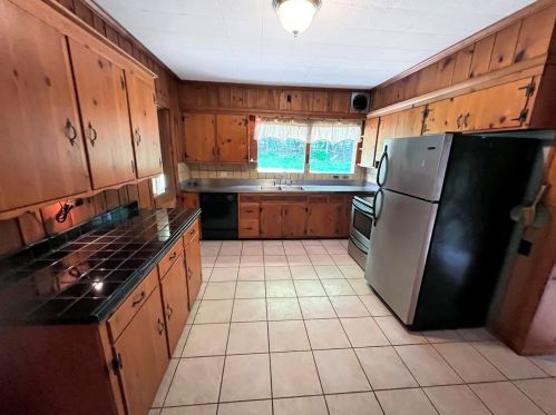 201 Woodland Dr, New Castle PA  16105-1518 exterior