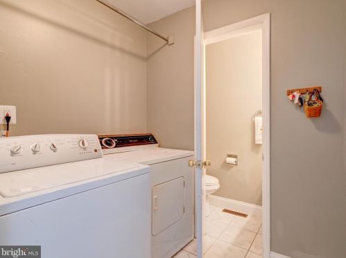 1942 Bergdoll Ave, Boothwyn PA 19061-2618 exterior