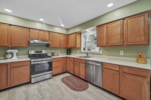 3 Geering Way, Fishkill NY  12524-1136 exterior