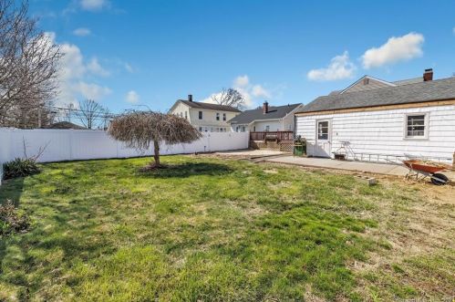 186 Margherita Lawn, Stratford CT  06615-7546 exterior