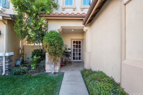 18810 Aphrodite Ln, Santa Clarita, CA 91351-3452