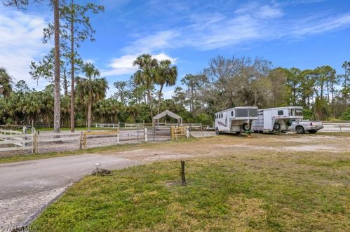 561 20th Ave, Naples FL  34120-3372 exterior