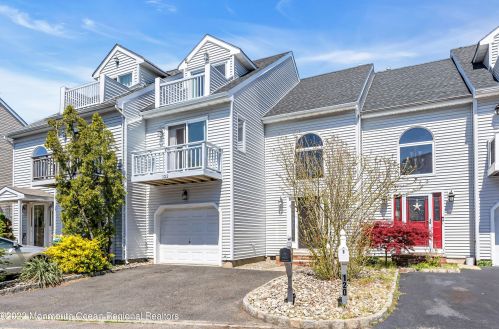 122 Marina Bay Ct, Monmouth Hills, NJ 07732-1565