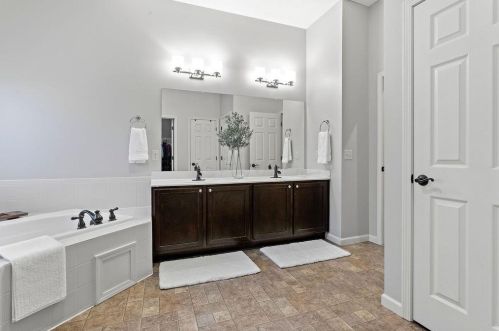 2856 Crosshurst Ct, Darbydale OH  43123-8087 exterior