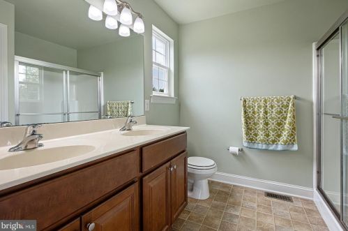 108 Chestnut St, Swedesboro NJ  08085-1201 exterior