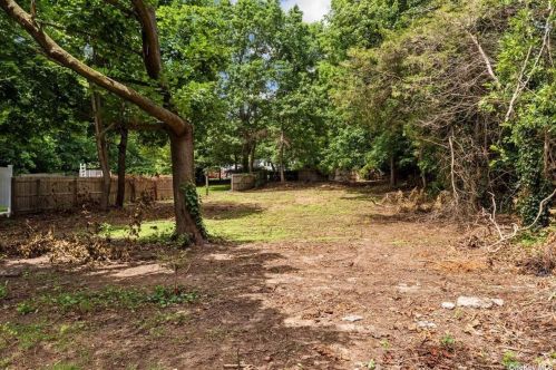 11 Lincoln Ave, Wheatley Heights NY  11798-4201 exterior