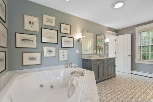 64 Elm St, Groton CT 06340-5616 exterior