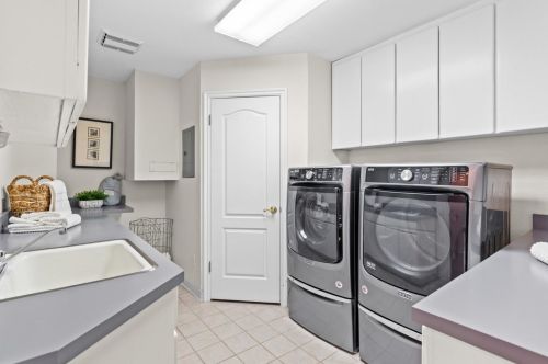 464 Upland Rd, Redwood City CA  94062-2826 exterior