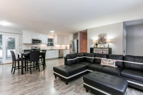 54 Woodbridge Rd, Glastonbury CT  06033-2925 exterior