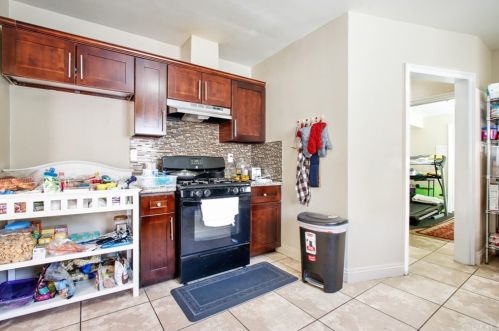 10332 Hunt Ave, South Gate CA  90280-6804 exterior