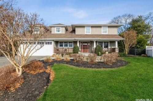 17 Ellendale Ct, Elwood, NY 11731-6430