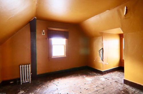 13 Essex St, East Orange NJ  07017-1305 exterior