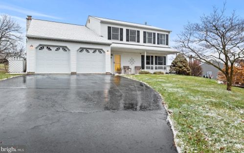 2147 Deer Ridge Dr, Pottstown PA  19464-2143 exterior