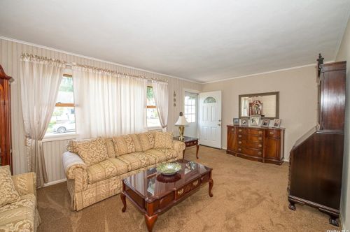 1021 Fulton Ave, North Lindenhurst NY  11757-2122 exterior