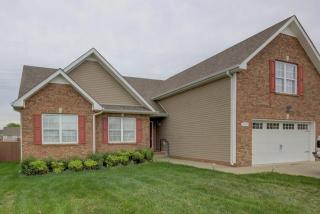 3709 Clearwood Ln, Clarksville, TN 37040-5499