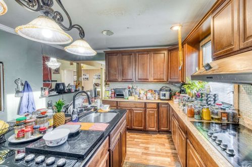 1 Greentree Cir, Westbury NY  11590-1510 exterior