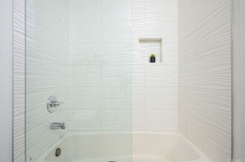 513 Dianthus St, Manhattan Beach CA  90266-6720 exterior