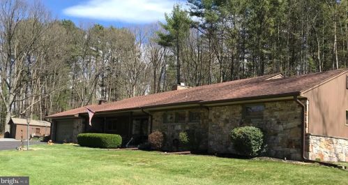 23334 Great Cove Rd, Mc Connellsburg, PA 17233-8331